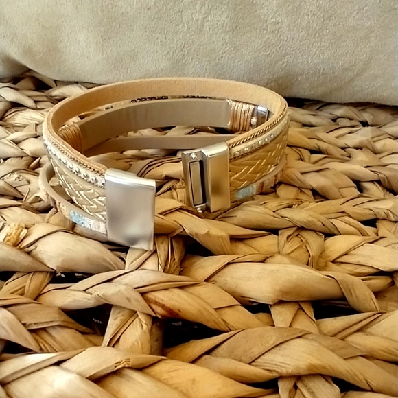 Bracelet Three strand Joined Magnet Navajo Bracelet NWOT - Picture 10 of 14